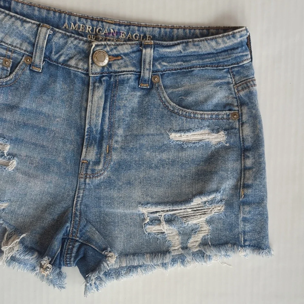 AEO Distressed Tom Girl Shortie Ripped Distressed Frayed Jean Shorts 2 Blue - Picture 11 of 15